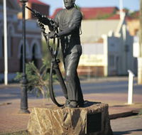 Miners Monument - Hotel QLD