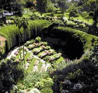 Umpherston Sinkhole - Hotel QLD