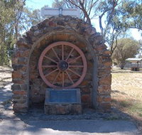 Jindera Pioneer Cairn - Hotel QLD