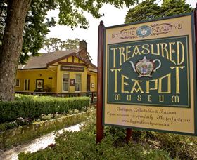 Bygone Beautys Treasured Teapot Museum And Tearooms - Hotel QLD 3