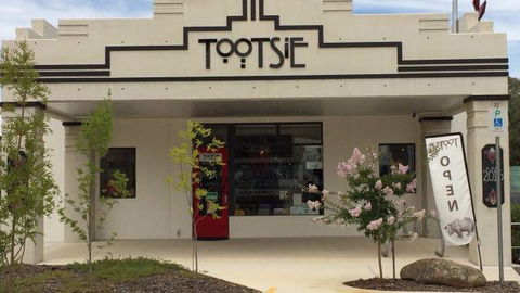 Tootsie Fine Art And Design - Hotel QLD 0