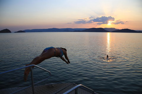 Lake Argyle Sunset Magic Cruise Departing Kununurra - Hotel QLD 4