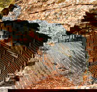 Red Hands Cave Walking Track - Blue Mountains National Park - Hotel QLD
