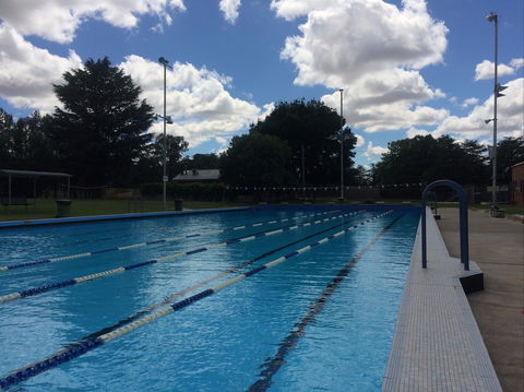 Yass Olympic Swimming Pool - Hotel QLD 1