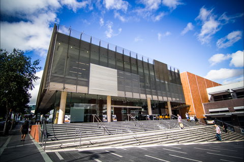 Blacktown City Libraries - Hotel QLD 0