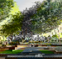 Sculpture Garden Campbelltown - Hotel QLD