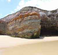 Shelley Caves - Hotel QLD