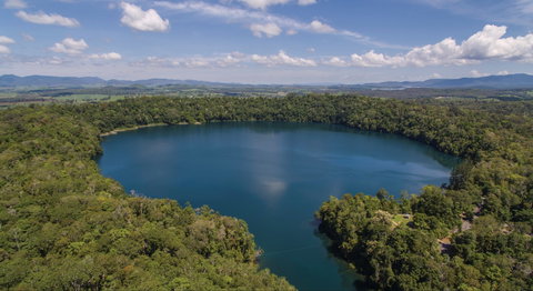 Lake Eacham, Crater Lakes National Park - Hotel QLD 2
