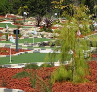 18 Hole Mini Golf - Club Husky - Hotel QLD