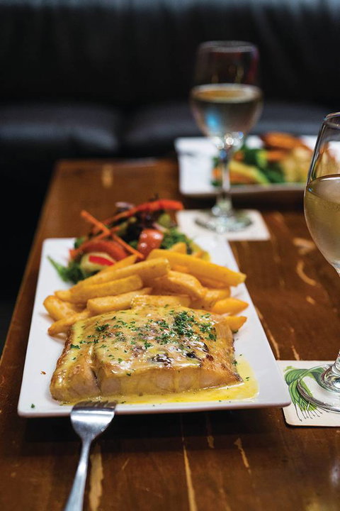 Dolly’s Bar & The Hibiscus Tavern - Hotel QLD 0