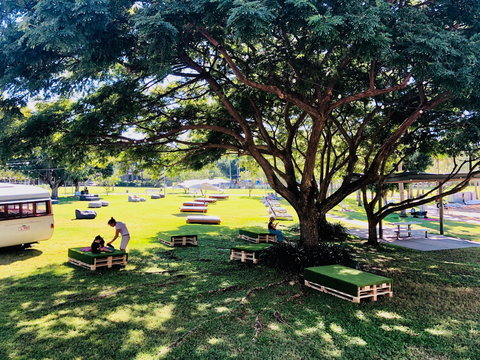 Waterfront Beach Club - Hotel QLD 0