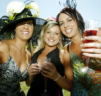 Albury Racing Club Boxing Day Races - Hotel QLD