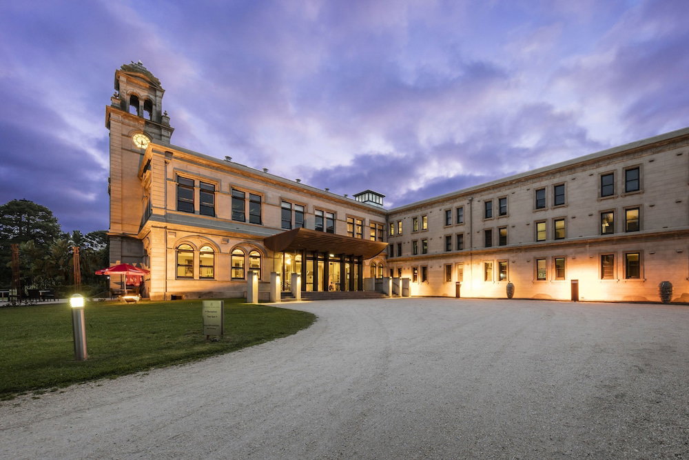 Werribee South VIC Hotel QLD