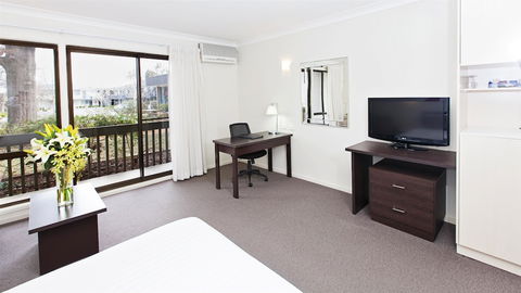 Ibis Styles Canberra Tall Trees - Hotel QLD 4