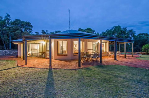 Yallingup Pet Friendly Bush Retreat - Hotel QLD 6