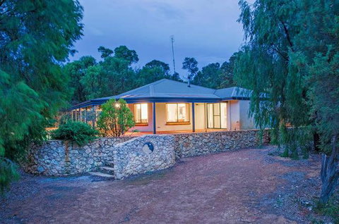Yallingup Pet Friendly Bush Retreat - Hotel QLD 4