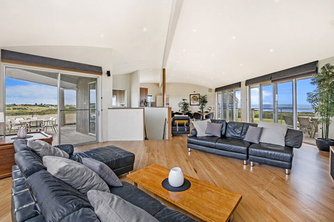 HEARNS BEACH HOUSE - Hotel QLD 1