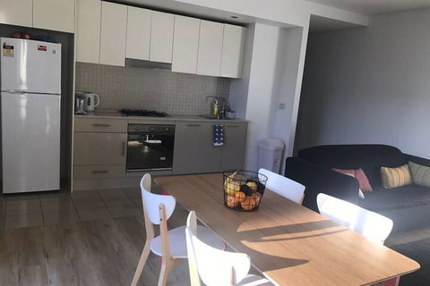 One Bedroom Apartment In Marrickville - Hotel QLD 6