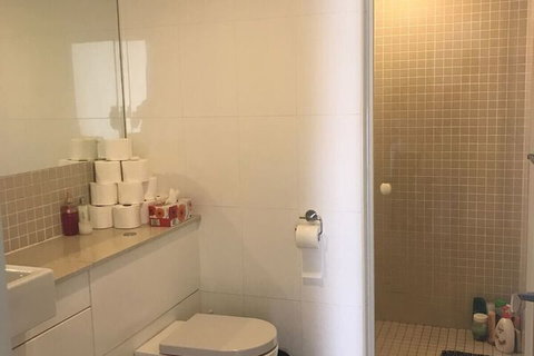 One Bedroom Apartment In Marrickville - Hotel QLD 2