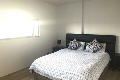 One Bedroom Apartment In Marrickville - Hotel QLD 3