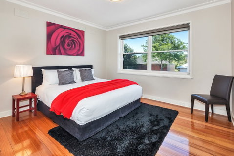 Lake Wendouree Luxury Apartments On Webster - Hotel QLD 4