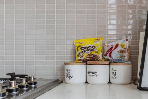 LIGHT AIRY SPACIOUS QUEENS ROAD APARTMENT - Hotel QLD 5