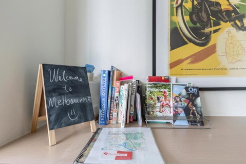 LIGHT AIRY SPACIOUS QUEENS ROAD APARTMENT - Hotel QLD 1
