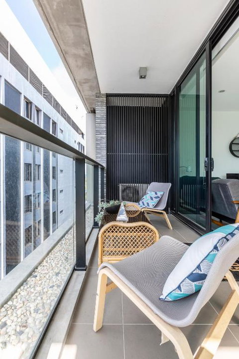 LIGHT AIRY SPACIOUS QUEENS ROAD APARTMENT - Hotel QLD 4