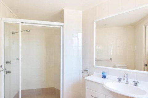 Millennium 102 With Pool In Complex - Hotel QLD 5