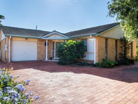 1 / 4 Huntly Close - Hotel QLD 3