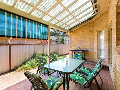 1 / 4 Huntly Close - Hotel QLD 5