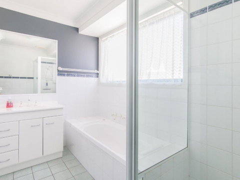 1 / 54 Parkes Airconditioned - Hotel QLD 4