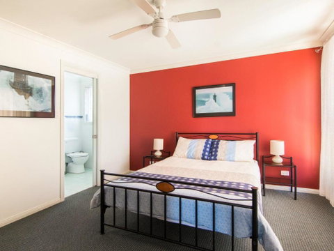 1 / 54 Parkes Airconditioned - Hotel QLD 2