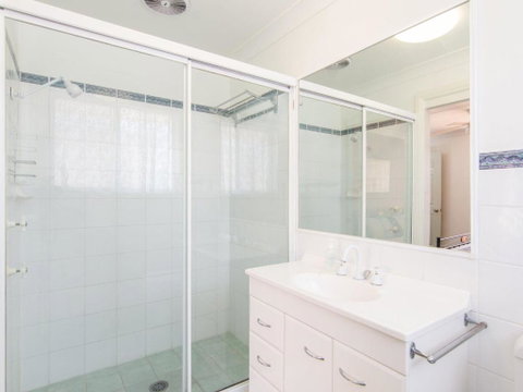 1 / 54 Parkes Airconditioned - Hotel QLD 5