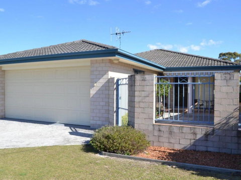 1 / 54 Parkes Airconditioned - Hotel QLD 1