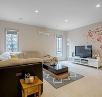 Gorgeous 4BR Home in Point Cook - Hotel QLD