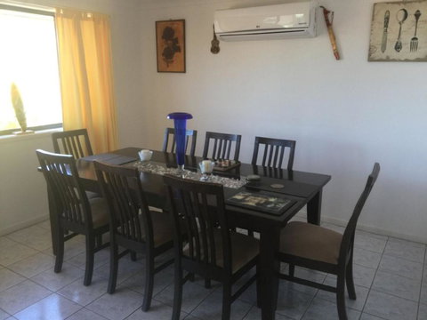 Orana Beach Holiday Home At Boat Habour - Hotel QLD 3