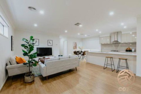 118 Refreshing 3BR Werribee Family House - Hotel QLD 0