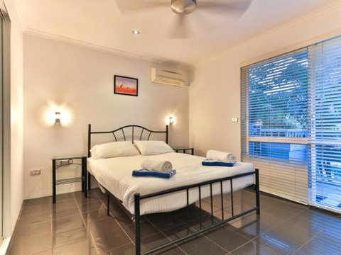 RED COWRIE 321atPALM COVE - Hotel QLD 1