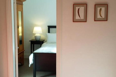 Redruth 2 Bedroom Cottage Situated In Wandiligong - Hotel QLD 6