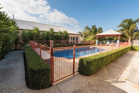 BEL MIREN SARAH LOUISA - Hotel QLD 1