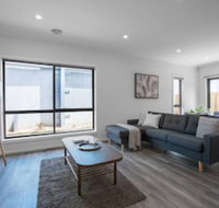 Comfy And Warm Home In Point Cook - Hotel QLD