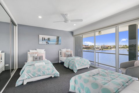Havana Blue - Large 4 Bedroom Home - Hotel QLD 4