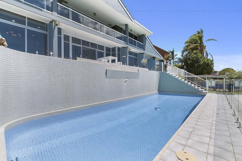 Havana Blue - Large 4 Bedroom Home - Hotel QLD 2
