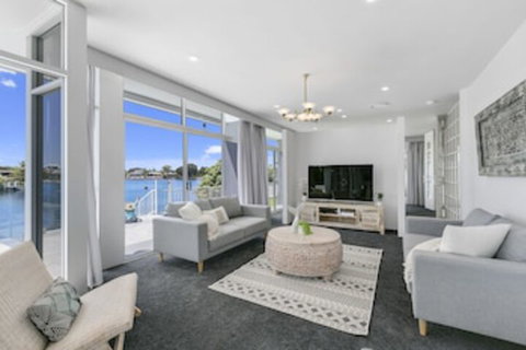 Havana Blue - Large 4 Bedroom Home - Hotel QLD 0