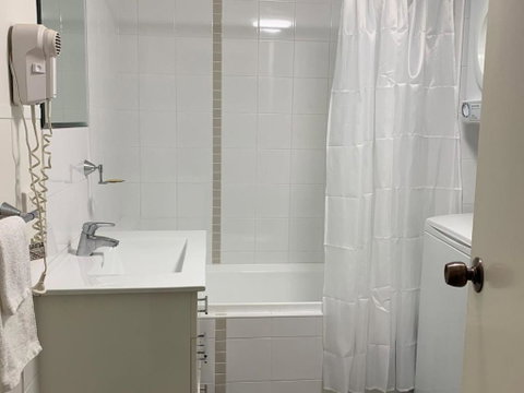 Waldorf Unit 409 The Entrance NSW - Hotel QLD 4
