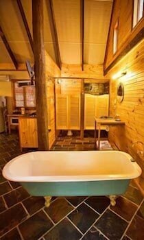 Rainforest Ranch - Hotel QLD 6