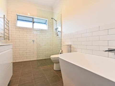 Kinloch Cottage Renovated To New On Daisy Hill Vineyard - Hotel QLD 6