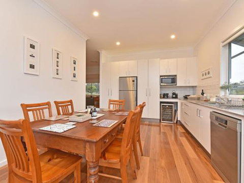 Kinloch Cottage Renovated To New On Daisy Hill Vineyard - Hotel QLD 5