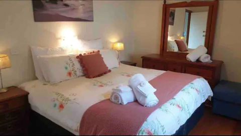 Home Near Shops & Beach - Hotel QLD 1